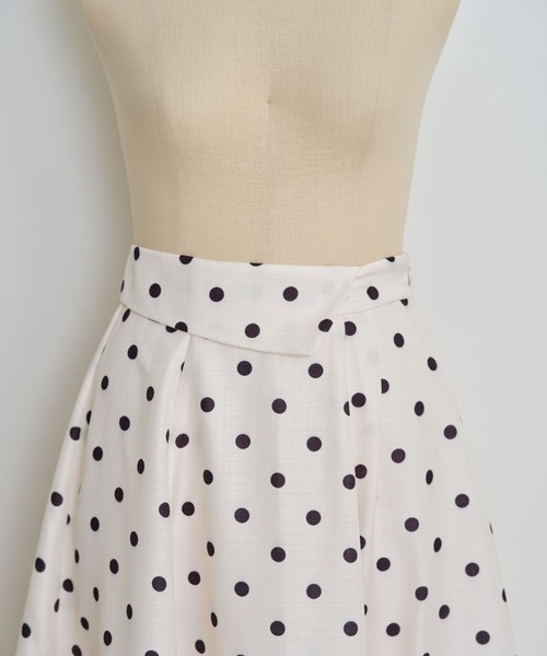 tocco closet(トッコ クローゼット)の「ウエスト切り替えデザインドットフレアスカート(スカート・レディース・ブラック/アイボリー・M/S)」の20枚目の写真