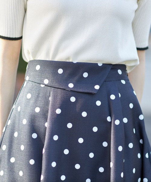 tocco closet(トッコ クローゼット)の「ウエスト切り替えデザインドットフレアスカート(スカート・レディース・ブラック/アイボリー・M/S)」の13枚目の写真