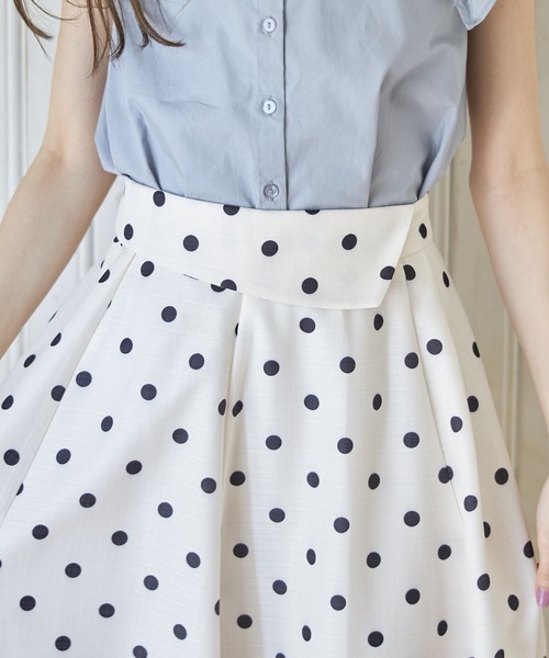 tocco closet(トッコ クローゼット)の「ウエスト切り替えデザインドットフレアスカート(スカート・レディース・ブラック/アイボリー・M/S)」の6枚目の写真