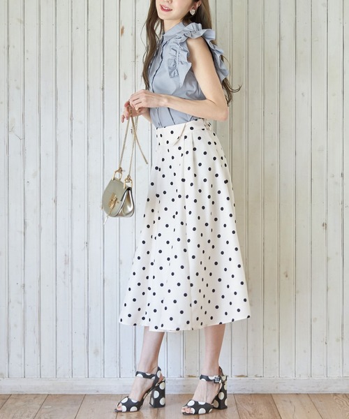 tocco closet(トッコ クローゼット)の「ウエスト切り替えデザインドットフレアスカート(スカート・レディース・ブラック/アイボリー・M/S)」の5枚目の写真
