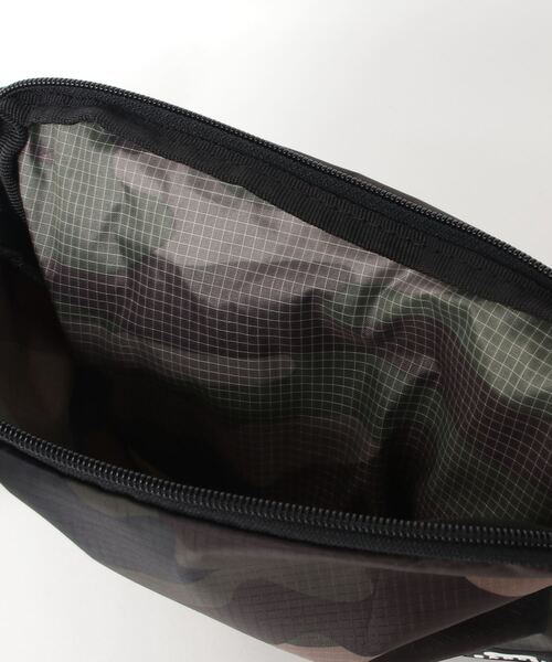 OAKLEY(オークリー)の「オークリー ESSENTIAL POCKETABLE SLING /OAKLEY(ショルダーバッグ・メンズ・ブラック/ネイビー/カモフラージュ・U)」の11枚目の写真
