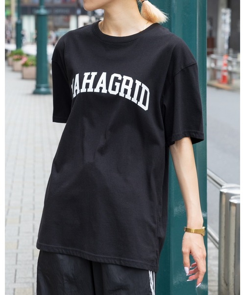 MAHAGRID(マハグリッド)の「【UNISEX】MAHAGRID/VARSITY LOGO TEE 2277563(Tシャツ/カットソー・レディース・グリーン/ホワイト/ライトグレー/ブラック・X-LARGE/LARGE/MEDIUM/SMALL)」の1枚目の写真