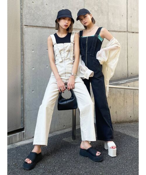 EMODA（エモダ）の「ボディカバーサロペット（つなぎ/オールインワン・レディース・アイボリー/ブラック/ライトブルー・SMALL/MEDIUM）」の4枚目の写真