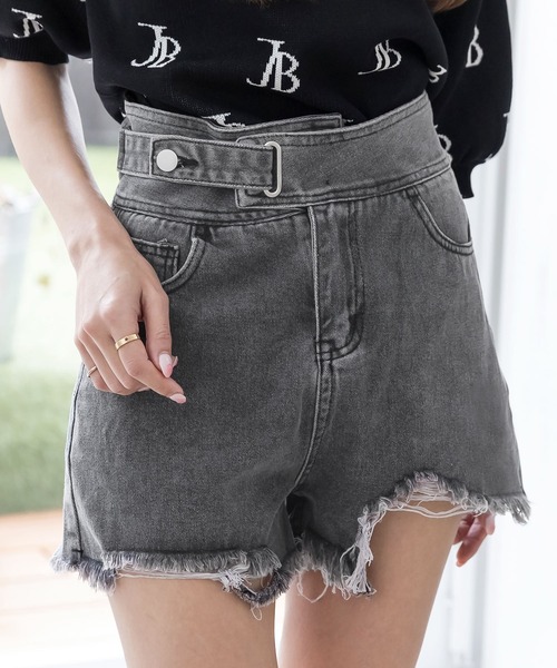 Julia Boutique(ジュリアブティック)の「ベルト付きダメージデニムショートパンツ/22147(デニムパンツ・レディース・ブラック/ライトブルー・S/M/L/LL)」の2枚目の写真