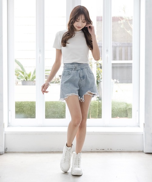Julia Boutique(ジュリアブティック)の「ベルト付きダメージデニムショートパンツ/22147(デニムパンツ・レディース・ブラック/ライトブルー・S/M/L/LL)」の6枚目の写真