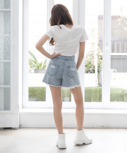 Julia Boutique(ジュリアブティック)の「ベルト付きダメージデニムショートパンツ/22147(デニムパンツ・レディース・ブラック/ライトブルー・S/M/L/LL)」の7枚目の写真