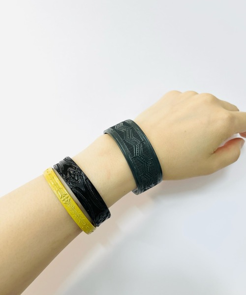 TOGA VIRILIS（トーガ ビリリース）の「TOGA VIRILIS Metal bangle set（ブレスレット・メンズ・カーキブラウン/ローズ・FREE）」の4枚目の写真