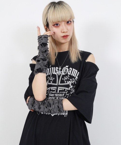 SPINNS(スピンズ)の「24㎝ ダメージ加工アームカバー(アームカバー・レディース・ブラック×グレー・ONESIZE)」の4枚目の写真