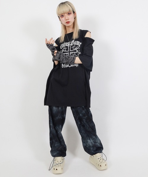 SPINNS(スピンズ)の「24㎝ ダメージ加工アームカバー(アームカバー・レディース・ブラック×グレー・ONESIZE)」の6枚目の写真