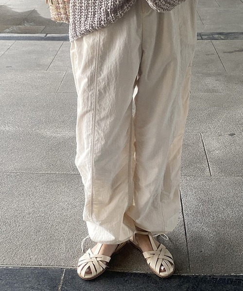 ANOTHER S（アナザーエス）の「裾ゴム2wayパンツ パラシュートパンツ（カーゴパンツ・レディース・アイボリー/ブラック/カーキ/ブラウン・S/M/L）」の12枚目の写真