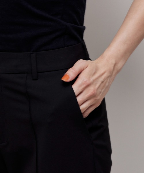ROPE'(ロペ)の「ストレッチピンタックシガレット美脚パンツ(その他パンツ・レディース・ブラック/ベージュ/ベージュ系その他2/パープル・36/38/40)」の9枚目の写真