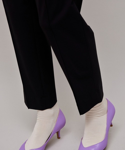 ROPE'(ロペ)の「ストレッチピンタックシガレット美脚パンツ(その他パンツ・レディース・ブラック/ベージュ/ベージュ系その他2/パープル・36/38/40)」の6枚目の写真