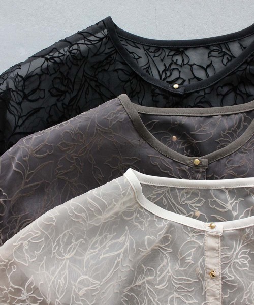 kaene（カエン）の「フラワーフロッキーカーディガン（カーディガン/ボレロ・レディース・ブラック/ベージュ/ブラウン・FREE）」の5枚目の写真