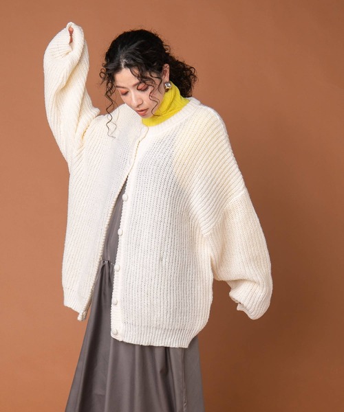 bohmal(ボマール)の「前後2WAYオーバーサイズクルミボタンカーディガン(カーディガン/ボレロ・レディース・パープル/オフホワイト/ブルー・FREE)」の10枚目の写真