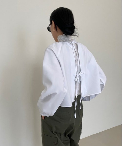 Didot.showroom(ディドット ショールーム)の「バックリボンクロップブラウス(シャツ/ブラウス・レディース・ホワイト/クリーム/ブラック・FREE)」の2枚目の写真
