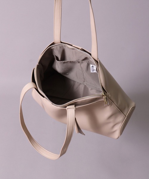 Legato Largo（レガートラルゴ）の「(LF)【Legato Largo】【かるいかばん】フェイクレザー A4 トートバッグ（トートバッグ・レディース・ブラック/アイボリー/ブルーグレー/グレイッシュベージュ・ONE SIZE）」の8枚目の写真