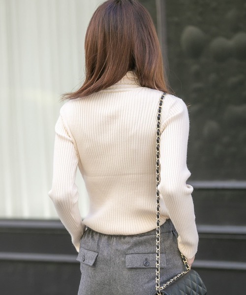 URBAN RESEARCH Sonny Label（アーバンリサーチサニーレーベル）の「『UR TECH』タートルネックリブニット（ニット/セーター・レディース・ブラック/レッド/ナチュラル/キャメル・FREE）」の8枚目の写真