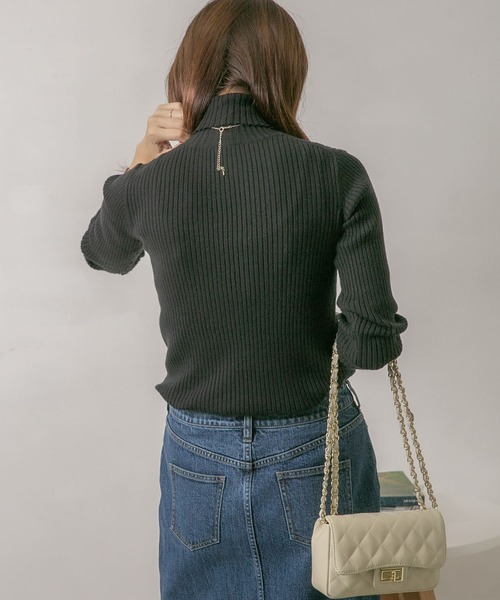 URBAN RESEARCH Sonny Label（アーバンリサーチサニーレーベル）の「『UR TECH』タートルネックリブニット（ニット/セーター・レディース・ブラック/レッド/ナチュラル/キャメル・FREE）」の21枚目の写真