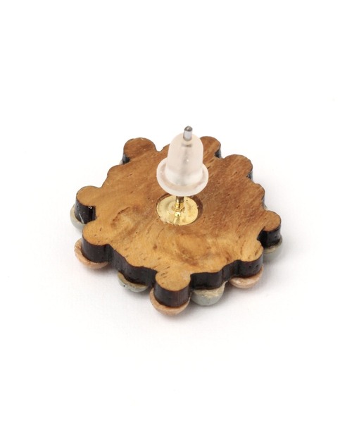 studio CLIP（スタディオクリップ）の「ウッドフラワーピアス（ピアス（両耳用）・レディース・グレー/ネイビー・FREE）」の3枚目の写真