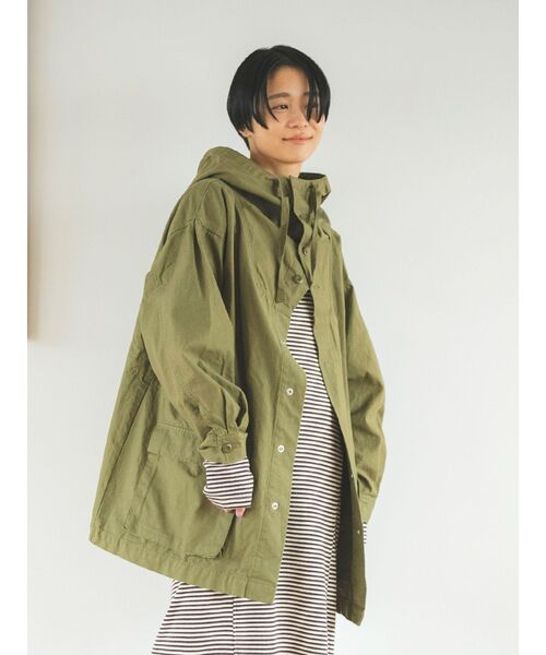 Ungrid(アングリッド)の「フードデザインミリタリーブルゾン(ブルゾン・レディース・オフホワイト/カーキ・FREE)」の4枚目の写真