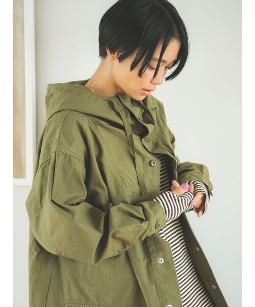 Ungrid(アングリッド)の「フードデザインミリタリーブルゾン(ブルゾン・レディース・オフホワイト/カーキ・FREE)」の5枚目の写真
