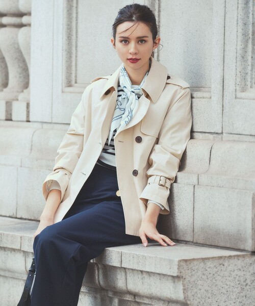 23区(ニジュウサンク)の「コットンポリエステルギャバジン ショート トレンチ コート(トレンチコート・レディース・ベージュ系・38/40)」の4枚目の写真