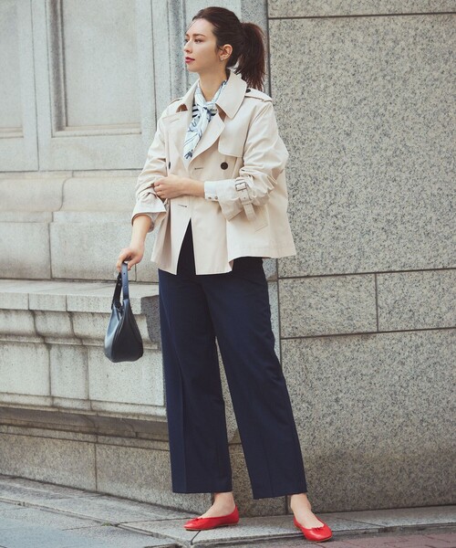 23区(ニジュウサンク)の「コットンポリエステルギャバジン ショート トレンチ コート(トレンチコート・レディース・ベージュ系・38/40)」の8枚目の写真