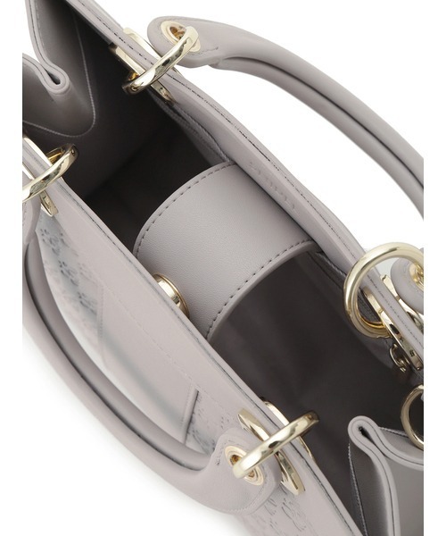 SNIDEL(スナイデル)の「Sustainableパフハンドルバッグ(ショルダーバッグ・レディース・アイボリー/ブラック/ピンク/グレー・FREE)」の8枚目の写真