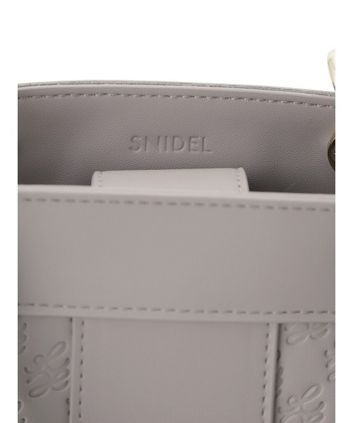 SNIDEL(スナイデル)の「Sustainableパフハンドルバッグ(ショルダーバッグ・レディース・アイボリー/ブラック/ピンク/グレー・FREE)」の18枚目の写真