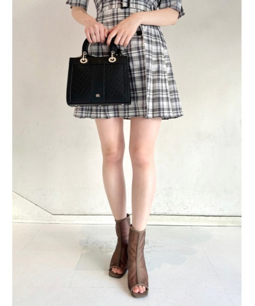 SNIDEL(スナイデル)の「Sustainableパフハンドルバッグ(ショルダーバッグ・レディース・アイボリー/ブラック/ピンク/グレー・FREE)」の20枚目の写真