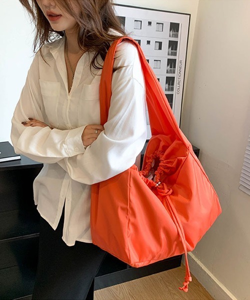 Ressaca(レサーカ)の「2Way ストリングビッグショルダーバッグ たすき掛け 肩掛け(ショルダーバッグ・レディース・ブラック/オレンジ/グリーン/ブルー・FREE)」の5枚目の写真