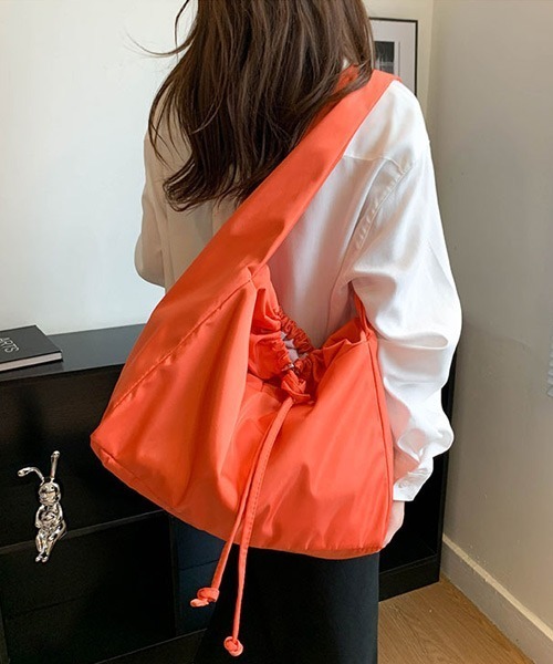 Ressaca(レサーカ)の「2Way ストリングビッグショルダーバッグ たすき掛け 肩掛け(ショルダーバッグ・レディース・ブラック/オレンジ/グリーン/ブルー・FREE)」の14枚目の写真