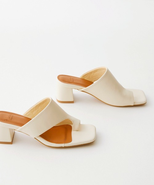 menue（メヌエ）の「ミドルヒール トングサンダル（サンダル・レディース・ベージュ/アイボリー/ブラック/ブルー/ブラウン・3L/M/XS/LL/L/S）」の2枚目の写真