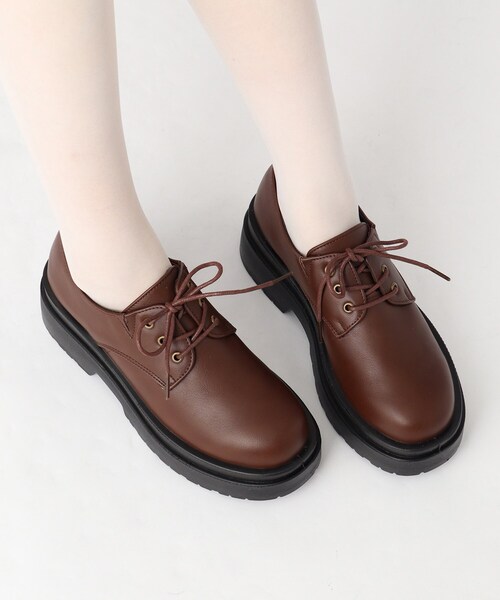 cs T&P（シーエスティーアンドピー）の「厚底 マニッシュ（パンプス・レディース・アイボリー/ブラック/ブラック系1/ダークブラウン・S/M/LL/L）」の4枚目の写真