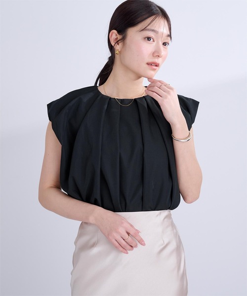 UR'S(ユアーズ)の「タックネックボリュームショルダートップス(Tシャツ/カットソー・レディース・グリーン系その他/ダークネイビー/ホワイト/イエロー/ベージュ/ブルー・S/M/L)」の5枚目の写真