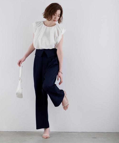 UR'S(ユアーズ)の「タックネックボリュームショルダートップス(Tシャツ/カットソー・レディース・グリーン系その他/ダークネイビー/ホワイト/イエロー/ベージュ/ブルー・S/M/L)」の13枚目の写真