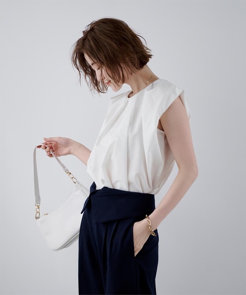 UR'S(ユアーズ)の「タックネックボリュームショルダートップス(Tシャツ/カットソー・レディース・グリーン系その他/ダークネイビー/ホワイト/イエロー/ベージュ/ブルー・S/M/L)」の14枚目の写真