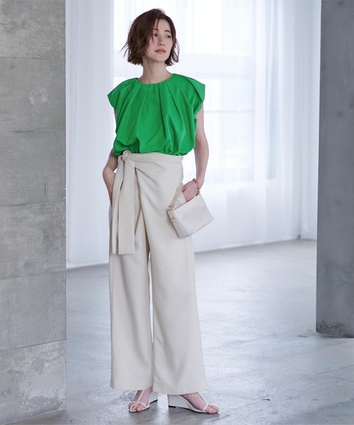 UR'S(ユアーズ)の「タックネックボリュームショルダートップス(Tシャツ/カットソー・レディース・グリーン系その他/ダークネイビー/ホワイト/イエロー/ベージュ/ブルー・S/M/L)」の15枚目の写真