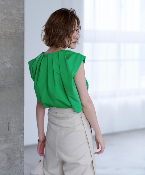 UR'S(ユアーズ)の「タックネックボリュームショルダートップス(Tシャツ/カットソー・レディース・グリーン系その他/ダークネイビー/ホワイト/イエロー/ベージュ/ブルー・S/M/L)」の16枚目の写真