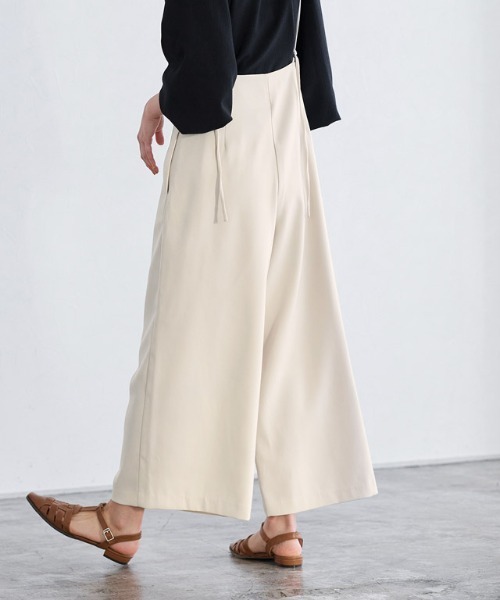 Pierrot（ピエロ）の「華奢ストラップサロペット（サロペット/オーバーオール・レディース・ブラック/ネイビー/ベージュ/アイボリー・M/L）」の12枚目の写真