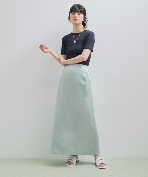 ADAM ET ROPE'(アダムエロペ)の「リキッドサテンスカート(スカート・レディース・ブラック/キナリ/サックスブルー・36/38)」の11枚目の写真