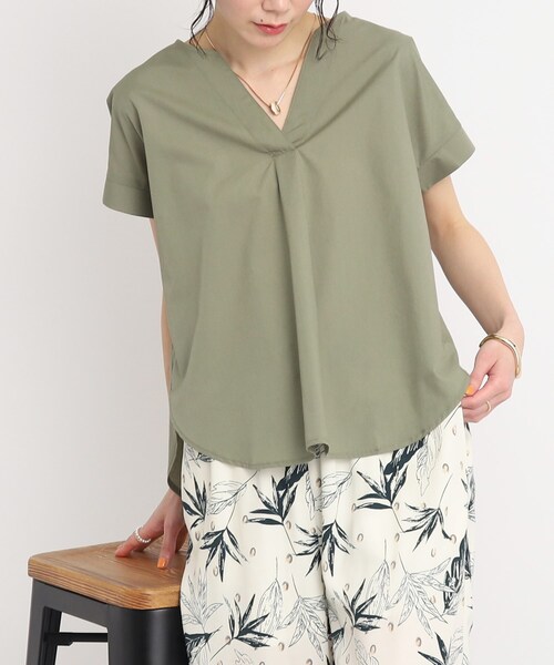 SHOO・LA・RUE(シューラルー)の「◆この夏、ヘビロテな予感!シンプル スキッパーシャツ(シャツ/ブラウス・レディース・カーキ/ネイビー/ライトパープル/ホワイト系・04/02/03)」の2枚目の写真