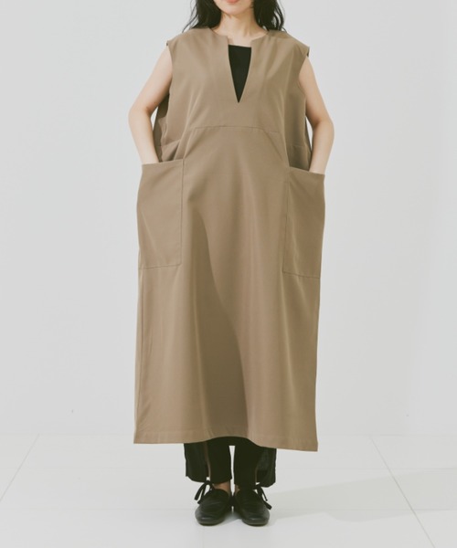 Libra Cue（リブラ キュー）の「キーネックロングジャンパースカート（ジャンパースカート・レディース・ブラック/ベージュ・FREE）」の11枚目の写真