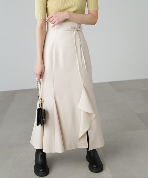 FREE'S MART（フリーズマート）の「【Sシリーズ対応】◇ハイウエストラッフルフロントスリットマーメイドスカート（スカート・レディース・ベージュ/ブラック/ブルー・X-SMALL/SMALL/MEDIUM）」の3枚目の写真