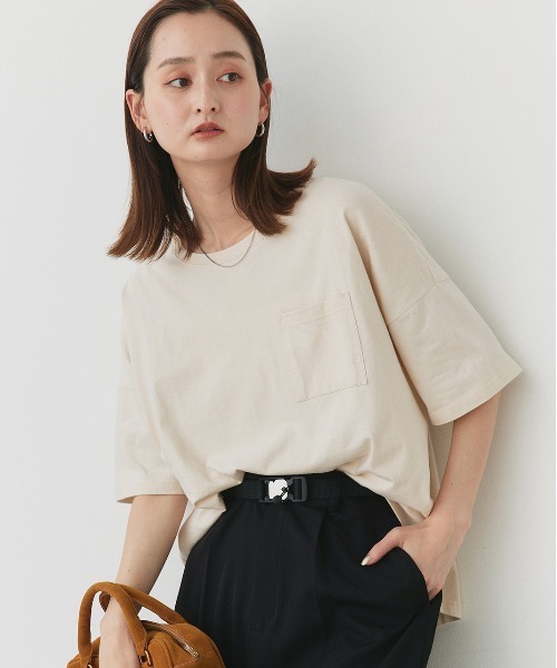 ad thie（アドティエ）の「ポケット付き Tシャツ（Tシャツ/カットソー・レディース・ブルー/モカ/アイボリー/ライトグリーン/レッド/ベージュ/オフホワイト/ブラック/チャコール/イエロー/パープル/ブラウン/オリーブ・FREE）」の7枚目の写真