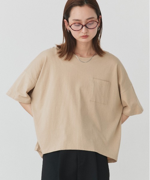 ad thie（アドティエ）の「ポケット付き Tシャツ（Tシャツ/カットソー・レディース・ブルー/モカ/アイボリー/ライトグリーン/レッド/ベージュ/オフホワイト/ブラック/チャコール/イエロー/パープル/ブラウン/オリーブ・FREE）」の6枚目の写真
