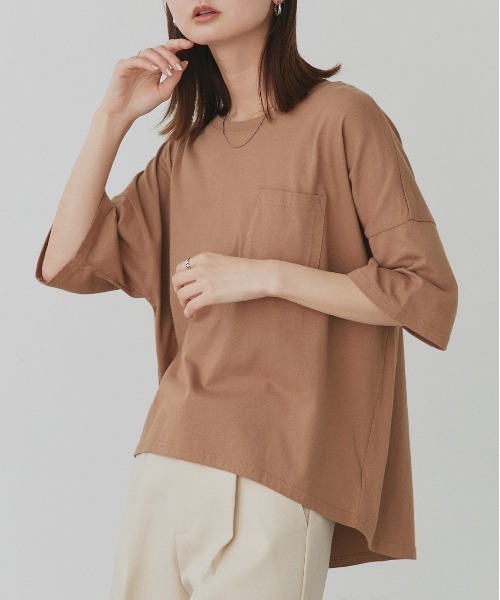 ad thie（アドティエ）の「ポケット付き Tシャツ（Tシャツ/カットソー・レディース・ブルー/モカ/アイボリー/ライトグリーン/レッド/ベージュ/オフホワイト/ブラック/チャコール/イエロー/パープル/ブラウン/オリーブ・FREE）」の4枚目の写真