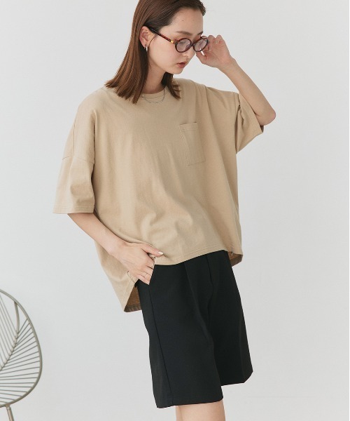 ad thie（アドティエ）の「ポケット付き Tシャツ（Tシャツ/カットソー・レディース・ブルー/モカ/アイボリー/ライトグリーン/レッド/ベージュ/オフホワイト/ブラック/チャコール/イエロー/パープル/ブラウン/オリーブ・FREE）」の14枚目の写真