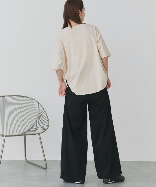 ad thie（アドティエ）の「ポケット付き Tシャツ（Tシャツ/カットソー・レディース・ブルー/モカ/アイボリー/ライトグリーン/レッド/ベージュ/オフホワイト/ブラック/チャコール/イエロー/パープル/ブラウン/オリーブ・FREE）」の17枚目の写真