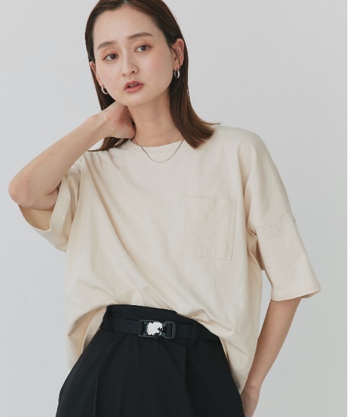 ad thie（アドティエ）の「ポケット付き Tシャツ（Tシャツ/カットソー・レディース・ブルー/モカ/アイボリー/ライトグリーン/レッド/ベージュ/オフホワイト/ブラック/チャコール/イエロー/パープル/ブラウン/オリーブ・FREE）」の19枚目の写真